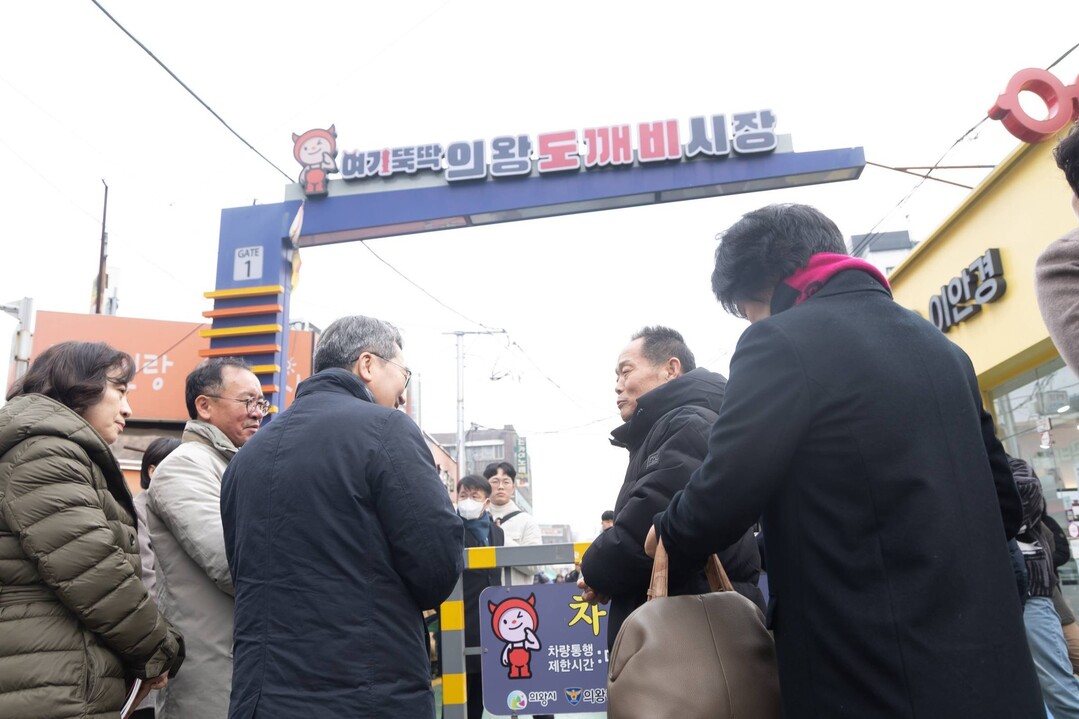 버스는 달리고, 행정은 현장으로 들어왔다