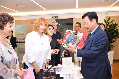 [기획] ‘담대한 도전, 빛나는 구리’...신동화 시장의 도시외교, 세계를 향하다