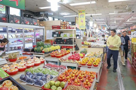 외국인·주민 함께 사는 정왕본동...임병택 시흥시장이 던진 ‘공존도시’ 화두